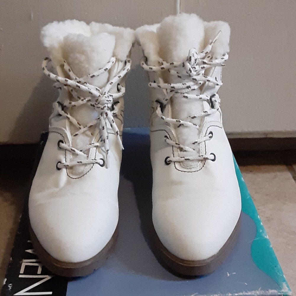 SPORTO ankle high "fur style" boots